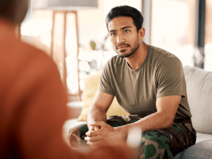 A therapist providing Integrative Systemic Therapy to a couple, focusing on emotional and relational dynamics.